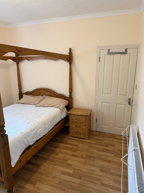 Room Chimes Avenue in Greater London