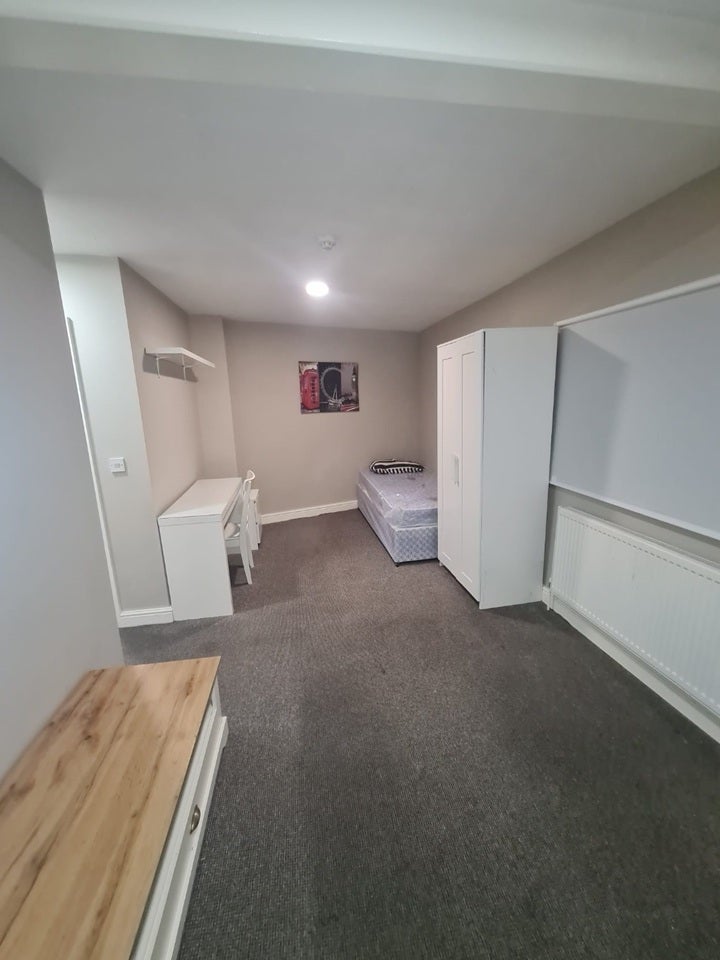 Room Vernon Street in Farnworth