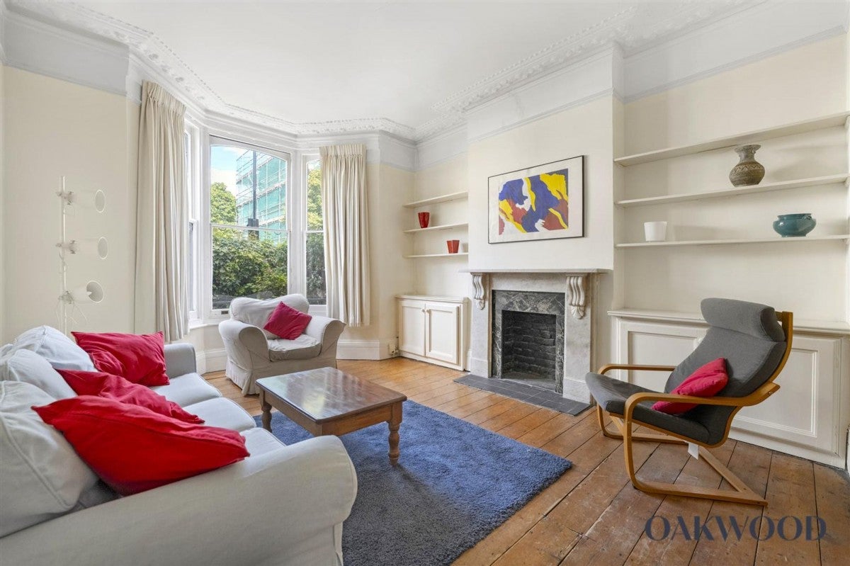 Flat Ferntower Road in Greater London