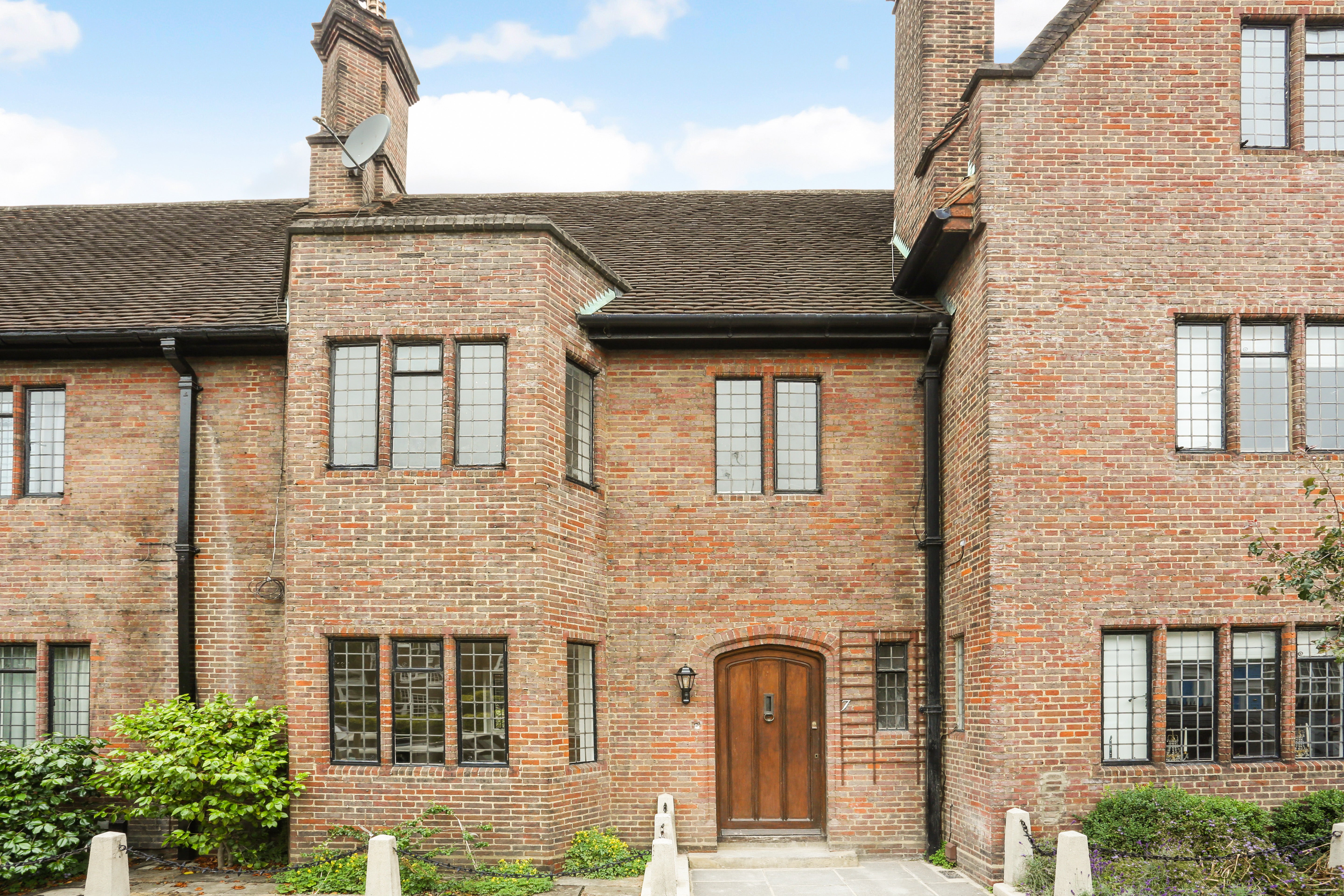 House Sprimont Place in Greater London
