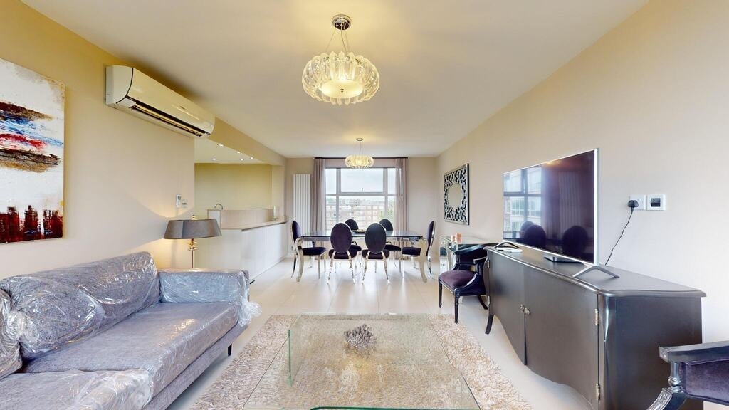 Flat Boydell Court in Greater London