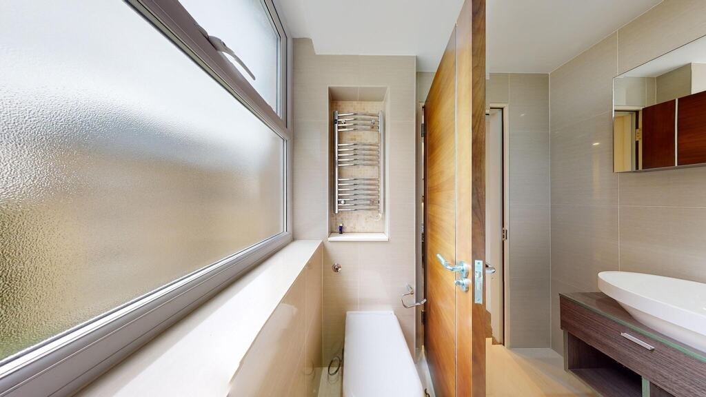 Flat Boydell Court in Greater London