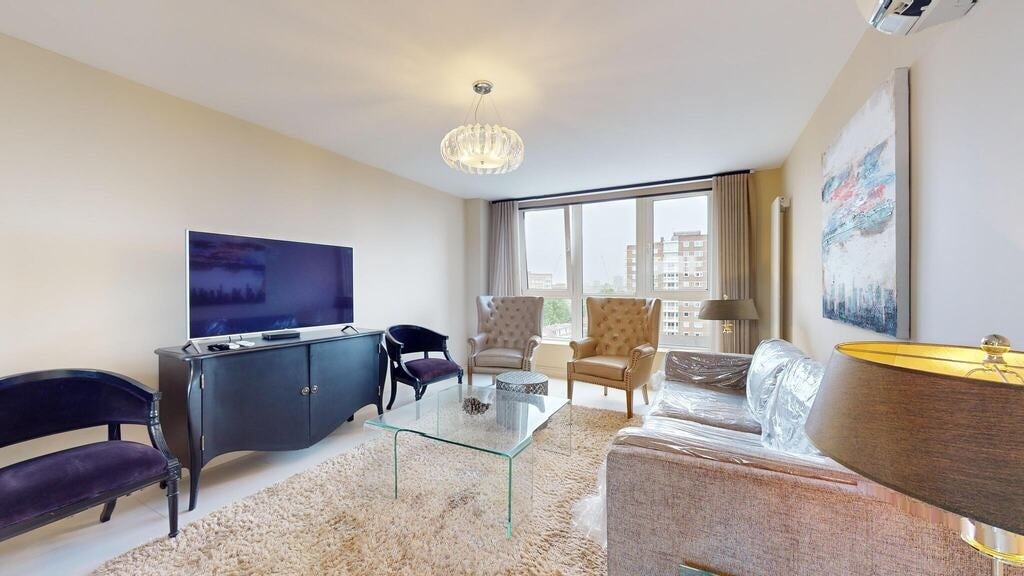 Flat Boydell Court in Greater London