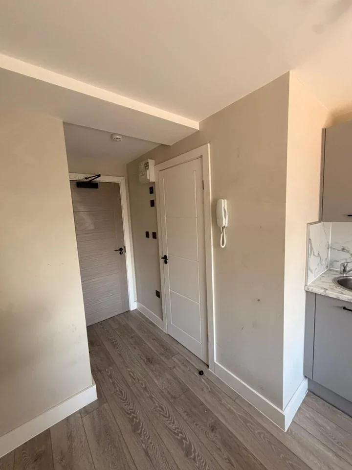 Room Brightside Avenue in Borough of Spelthorne