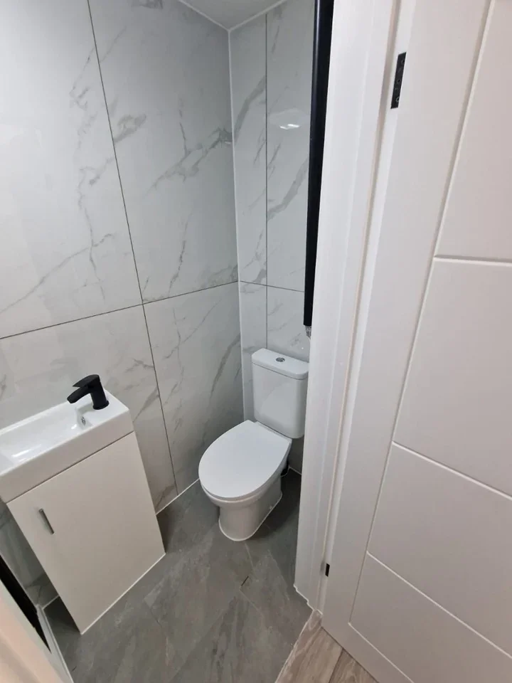Room Brightside Avenue in Borough of Spelthorne