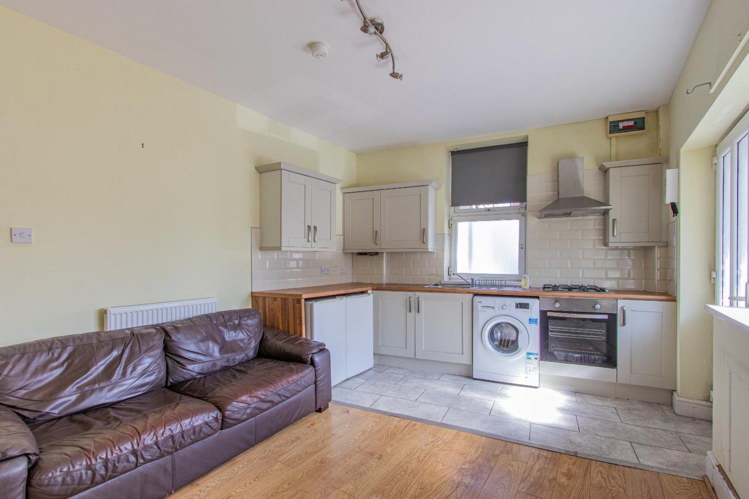 Flat Glenroy Street in Cardiff