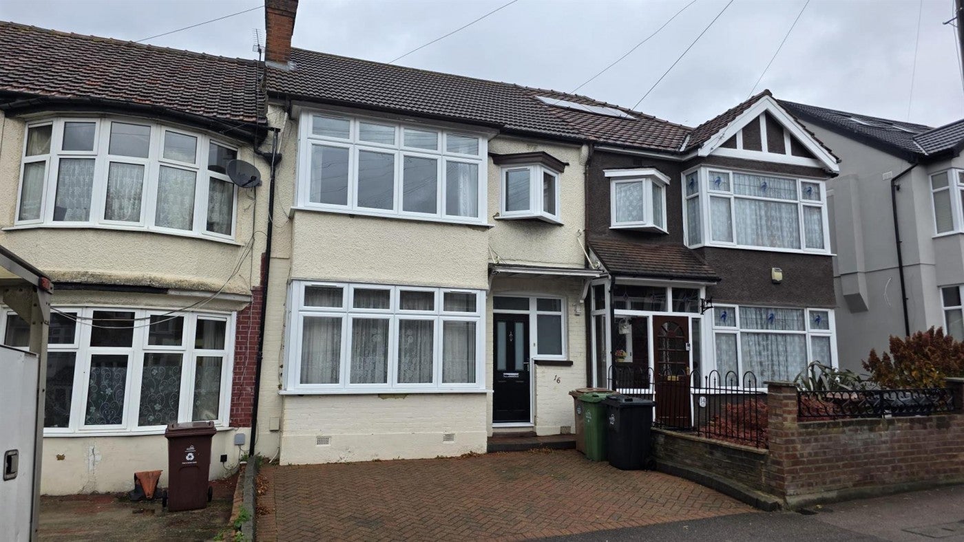 House Albert Avenue in Greater London