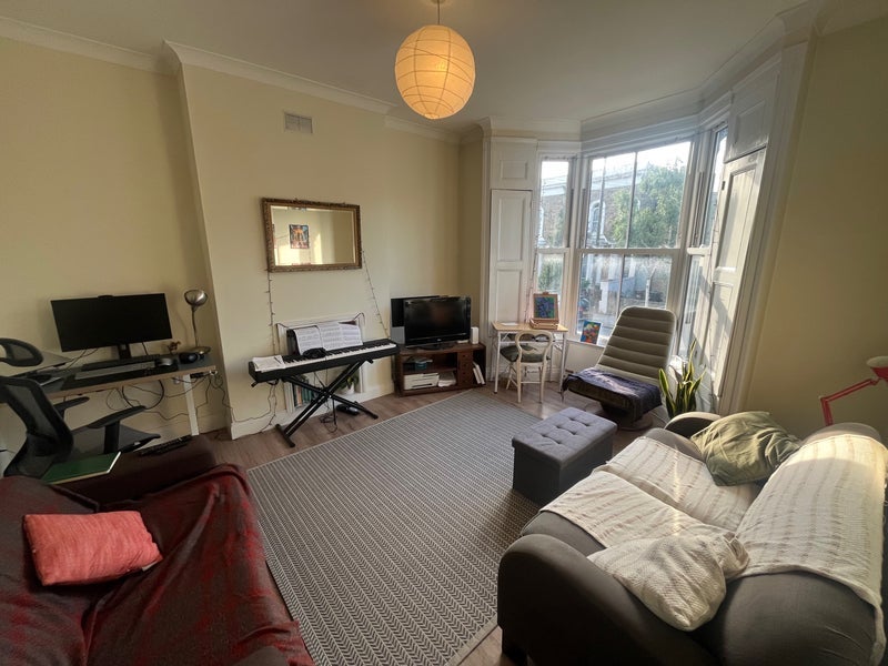 Room Clifden Road in Greater London