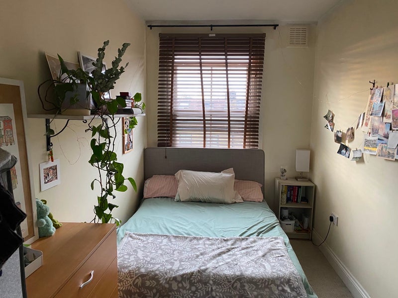 Room Clifden Road in Greater London
