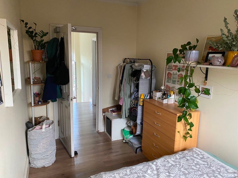 Room Clifden Road in Greater London