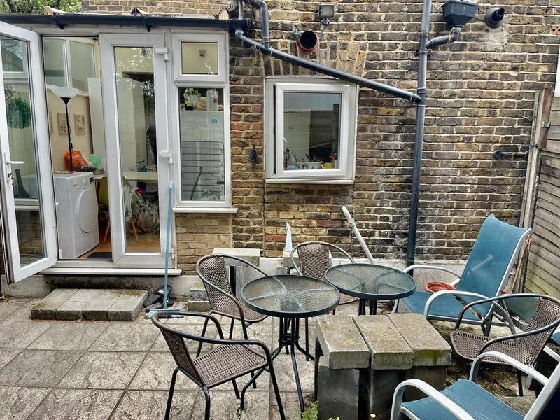 Room Farmdale Road in Greater London