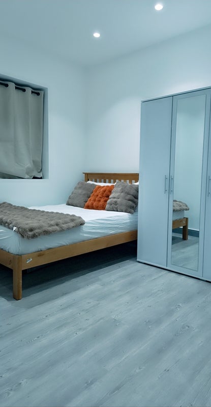Room Kentlea Road in Greater London