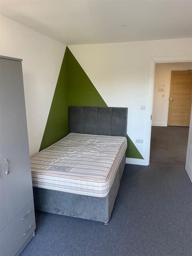 Room Straits Parade in Bristol