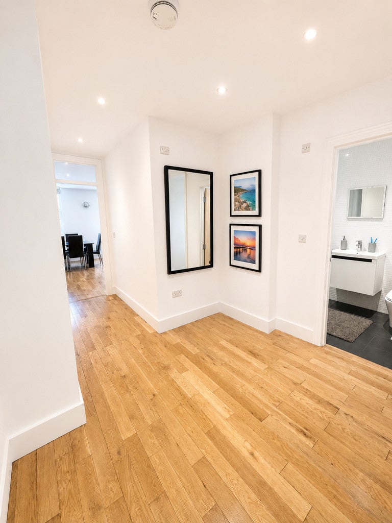 Flat Navigator Square in Greater London