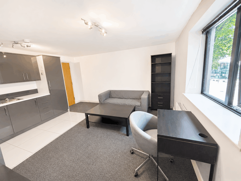 Flat Llanbleddian Gardens in Cardiff
