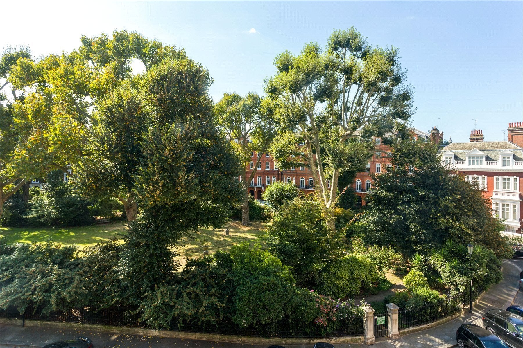Flat Lennox Gardens in Greater London