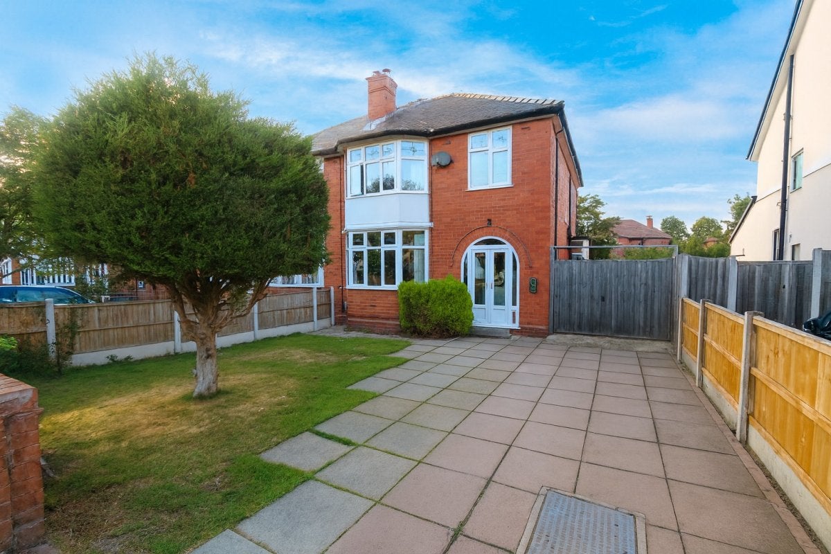 House Shavington Avenue in Chester