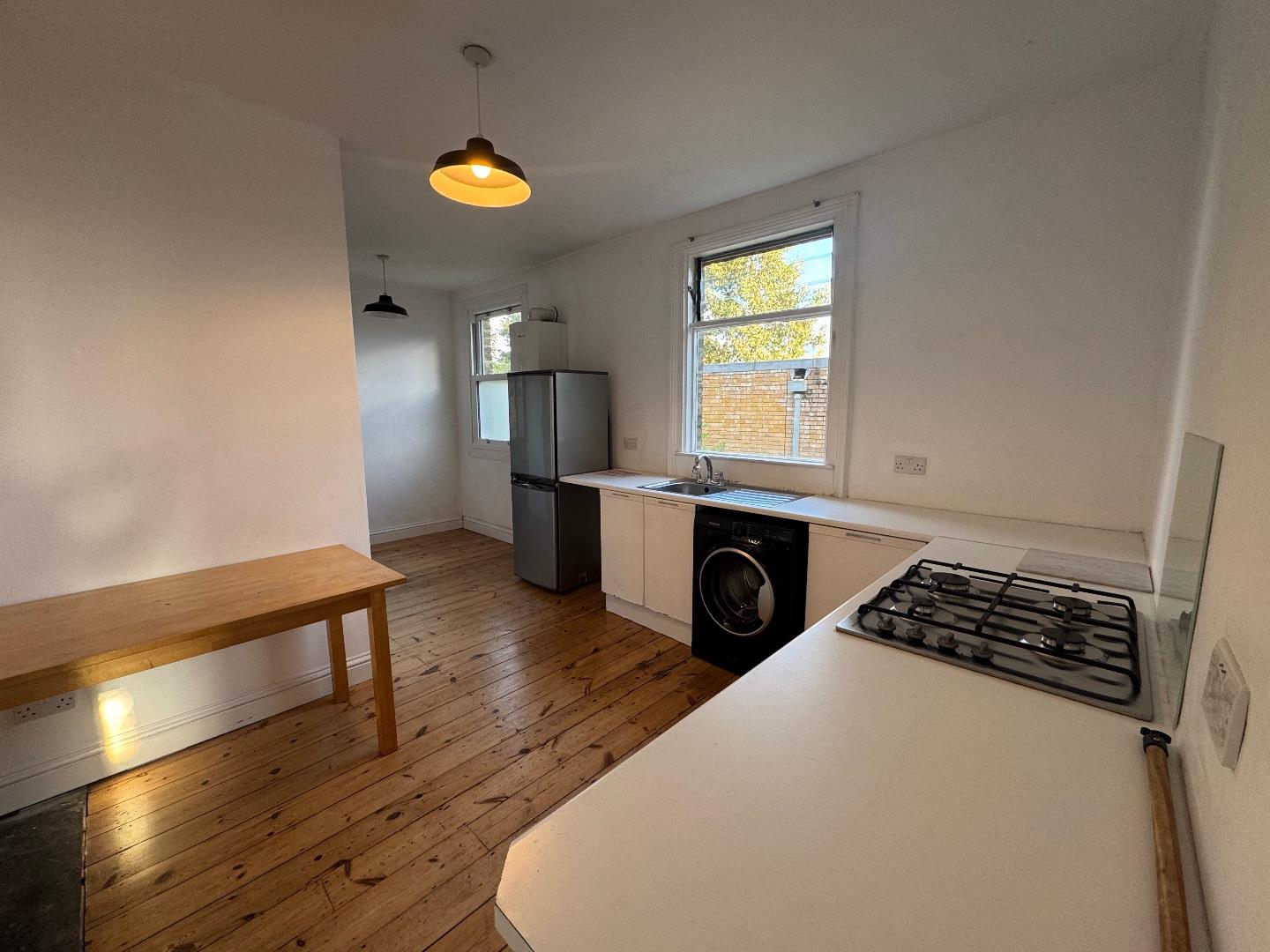 Flat Newton Avenue in London