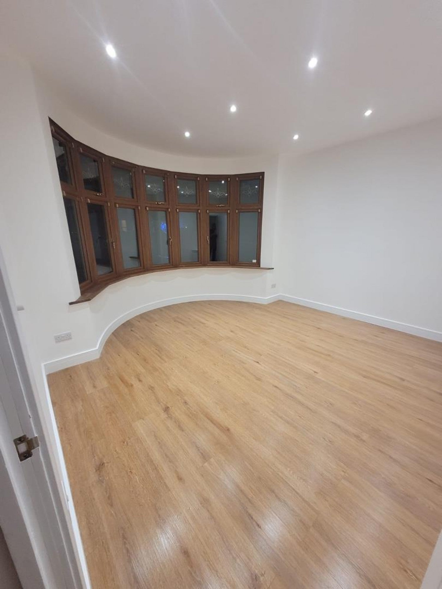 Flat Salisbury Road in Greater London