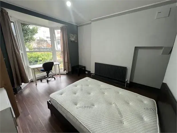 Room Beechwood Road in Swansea