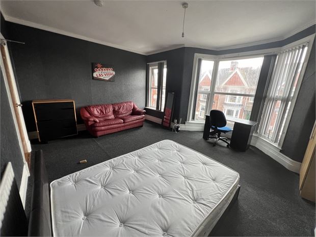 Room Beechwood Road in Swansea