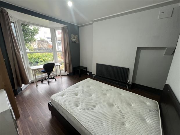 Room Beechwood Road in Swansea