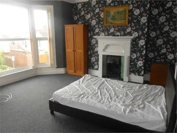 Room Beechwood Road in Swansea