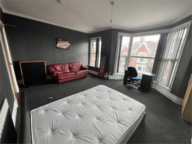 Room Beechwood Road in Swansea
