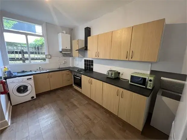 Room Beechwood Road in Swansea