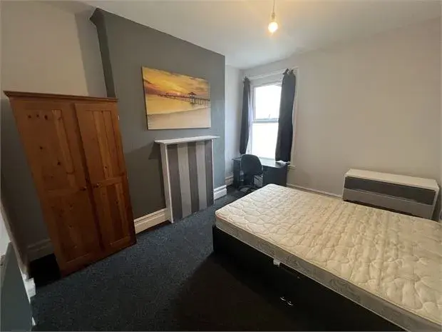 Room Beechwood Road in Swansea