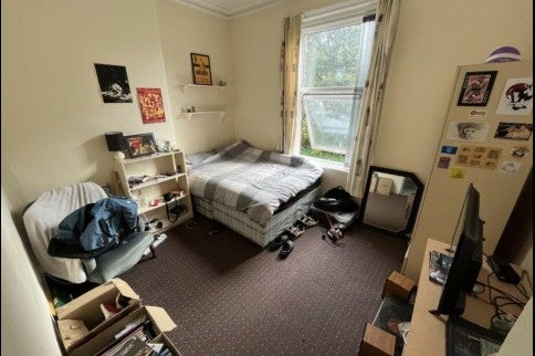 Room Regent Park Avenue in Leeds