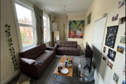 Room Regent Park Avenue in Leeds
