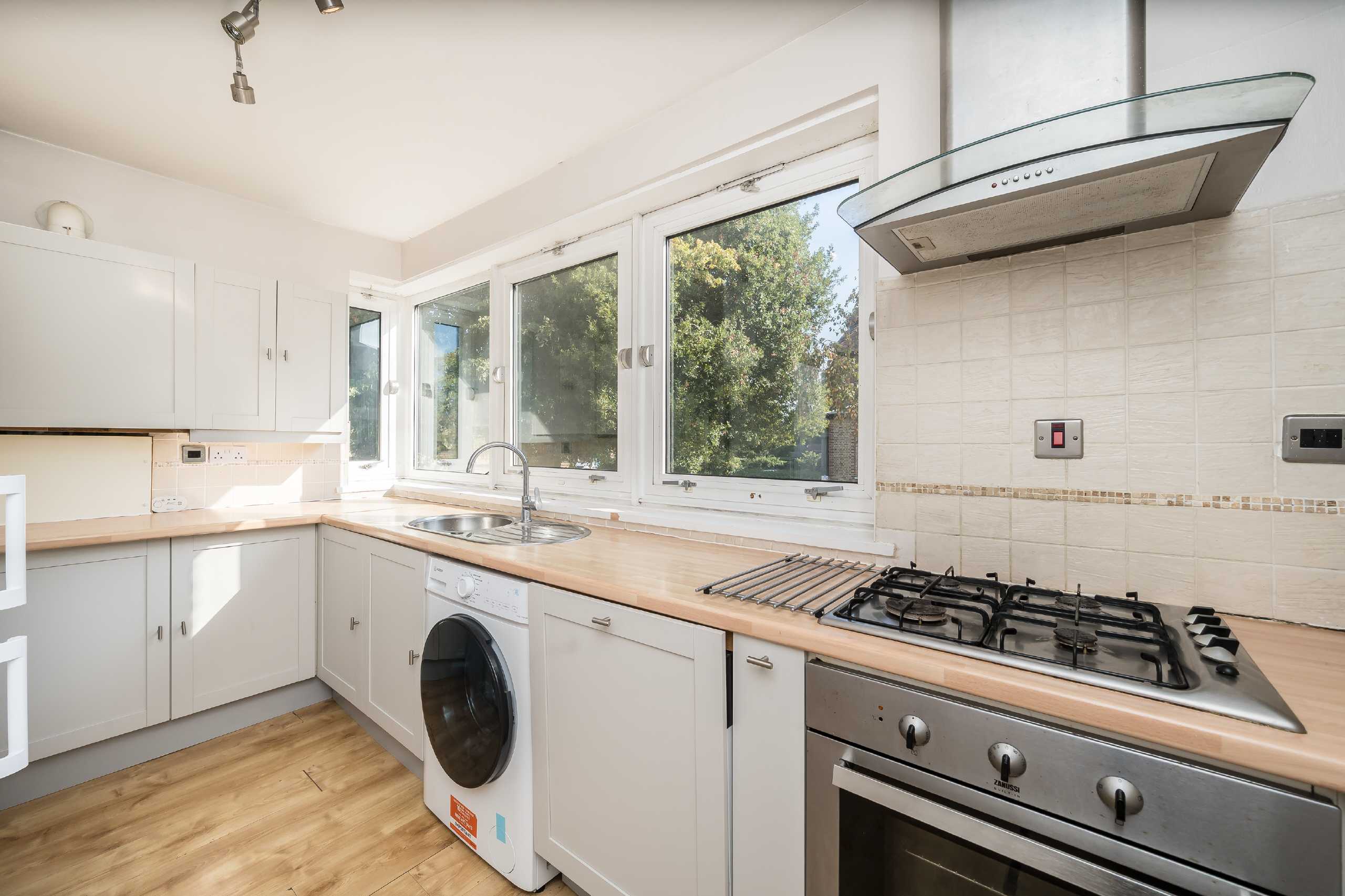 Flat Clifton Road in Greater London