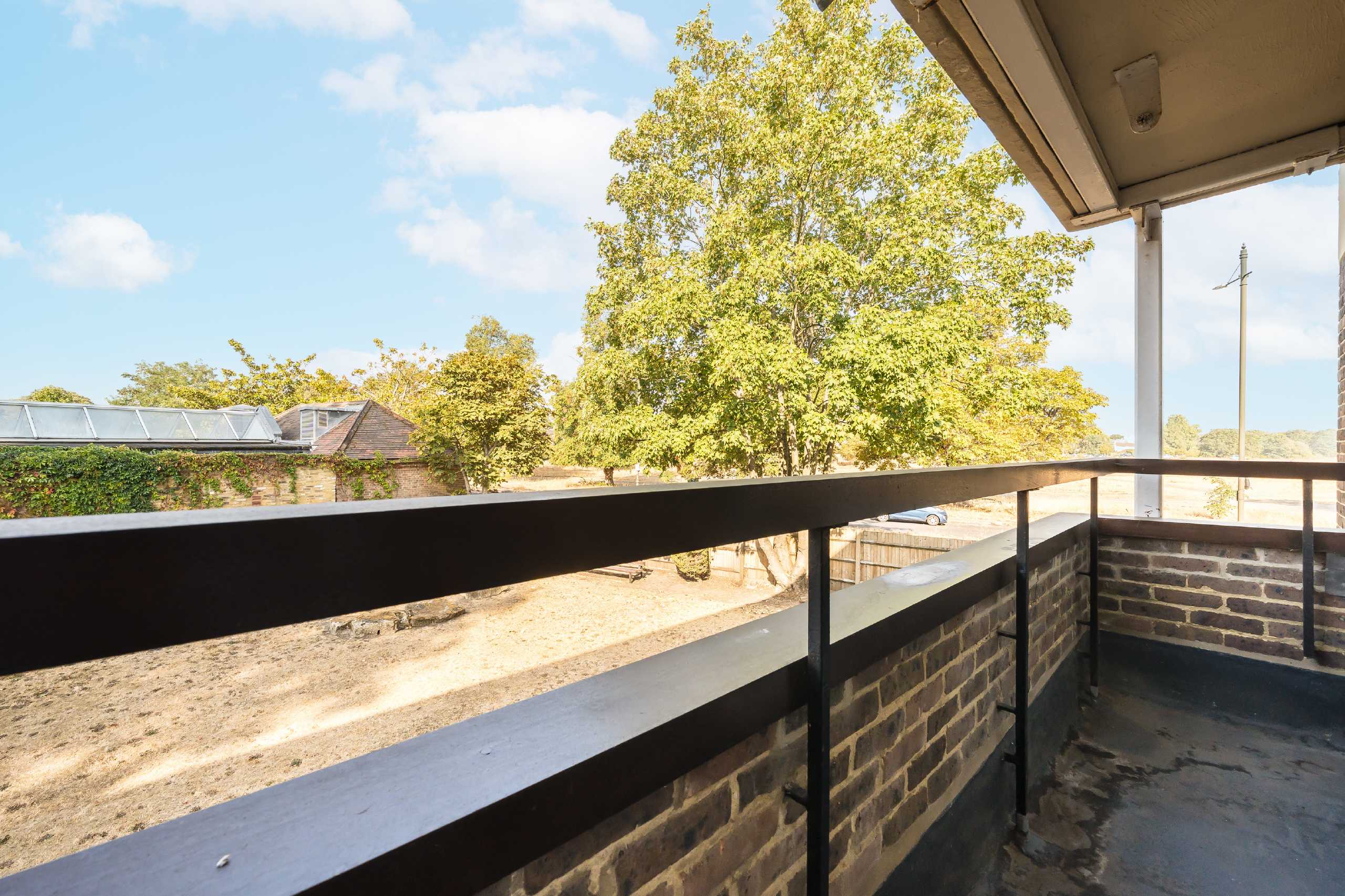 Flat Clifton Road in Greater London