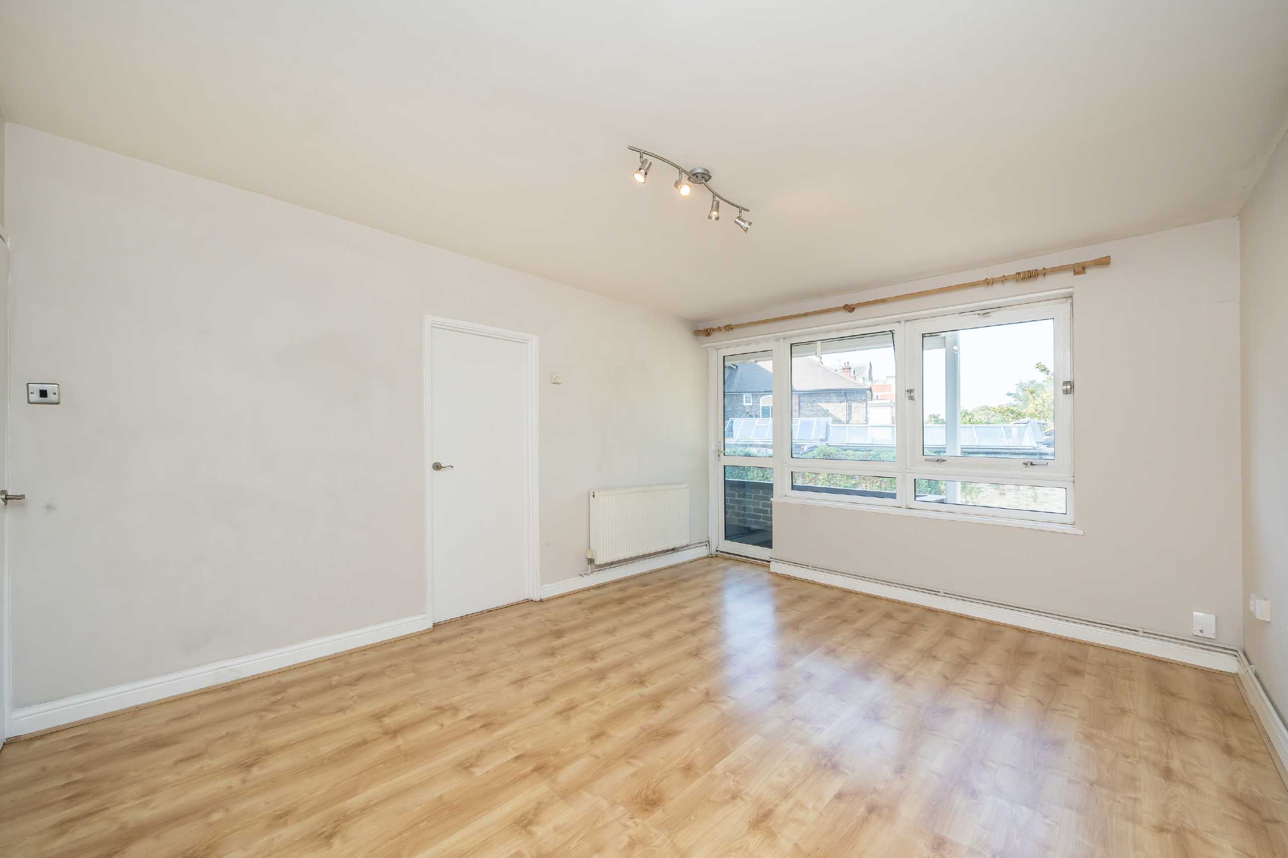 Flat Clifton Road in Greater London