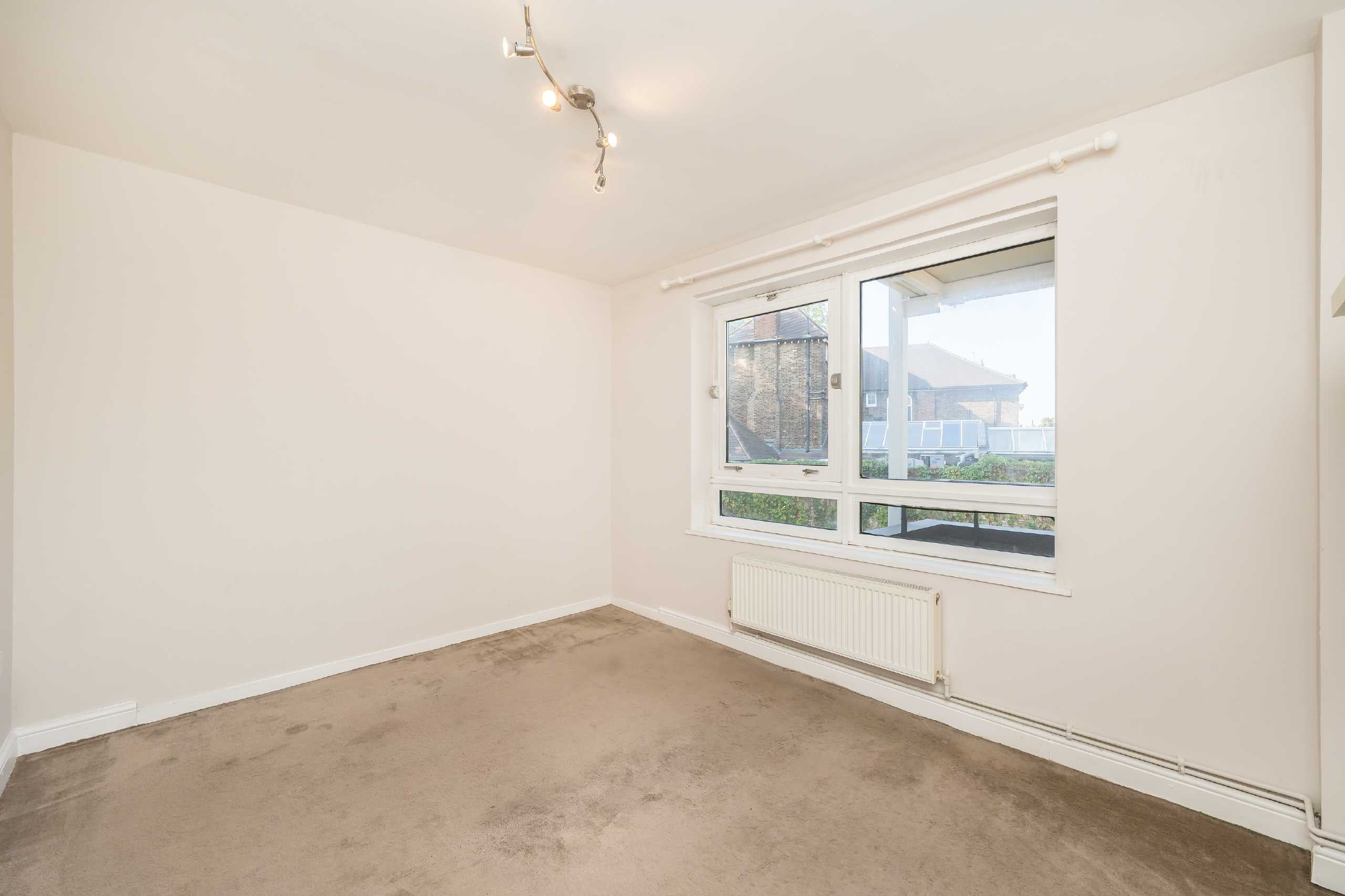Flat Clifton Road in Greater London
