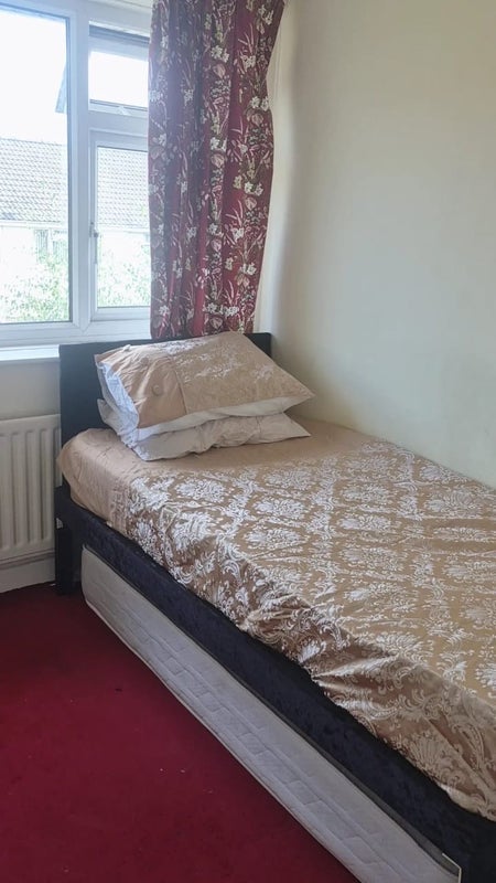 Room Caddick Close in Bristol