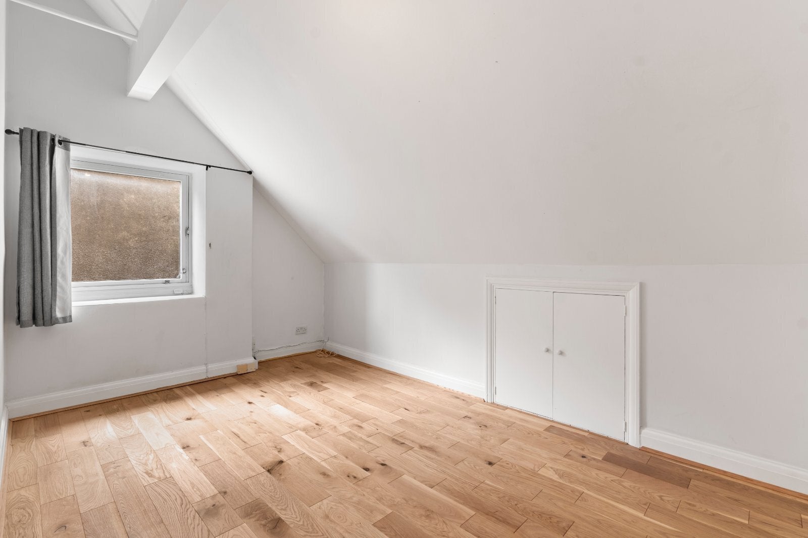 Flat Mapesbury Road in Greater London