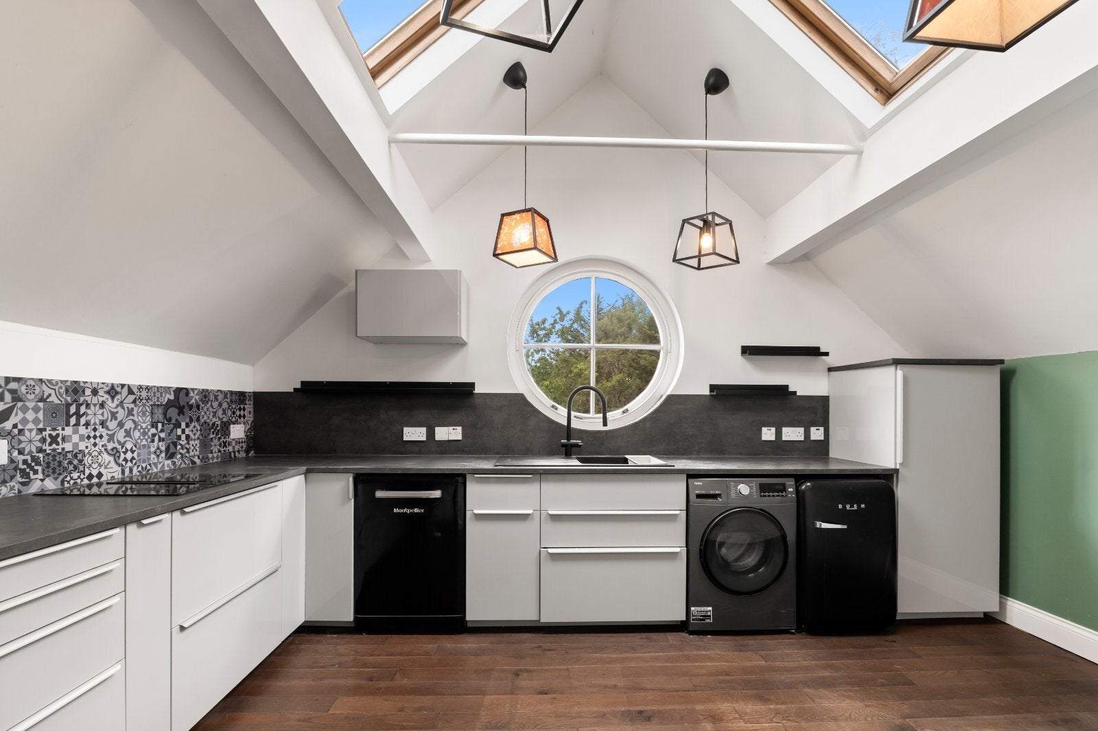 Flat Mapesbury Road in Greater London