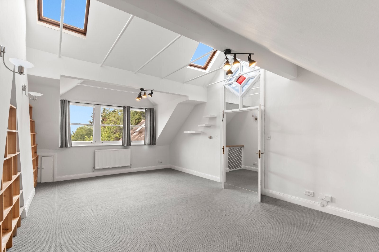 Flat Mapesbury Road in Greater London
