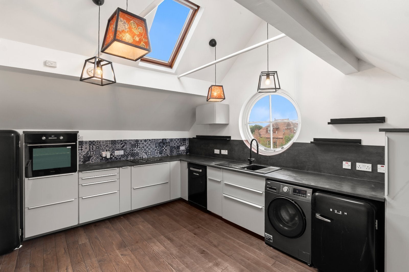 Flat Mapesbury Road in Greater London