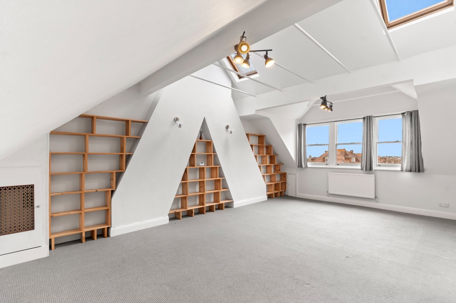 Flat Mapesbury Road in Greater London