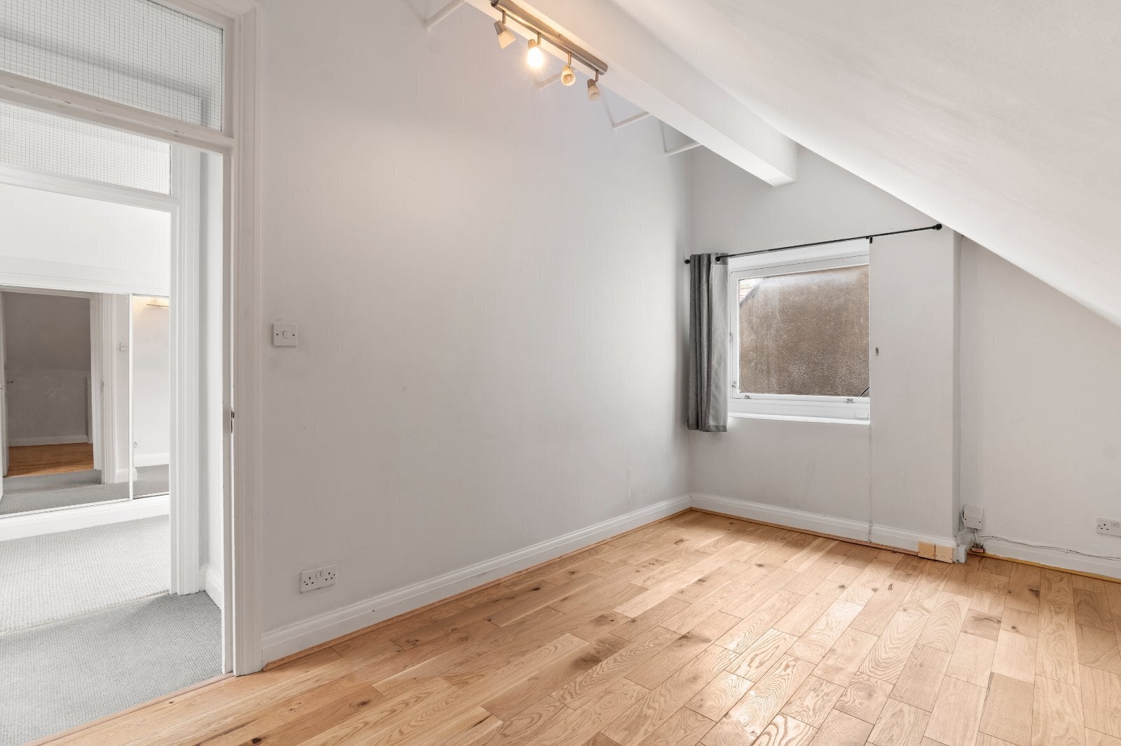 Flat Mapesbury Road in Greater London
