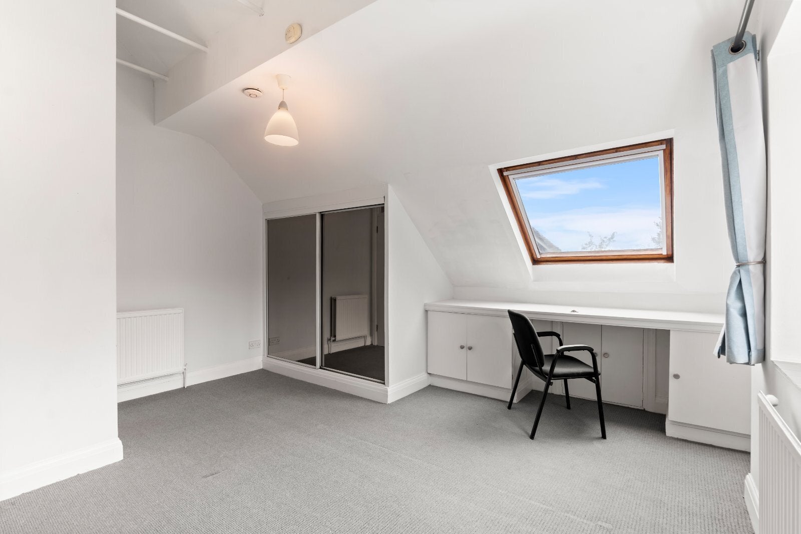 Flat Mapesbury Road in Greater London
