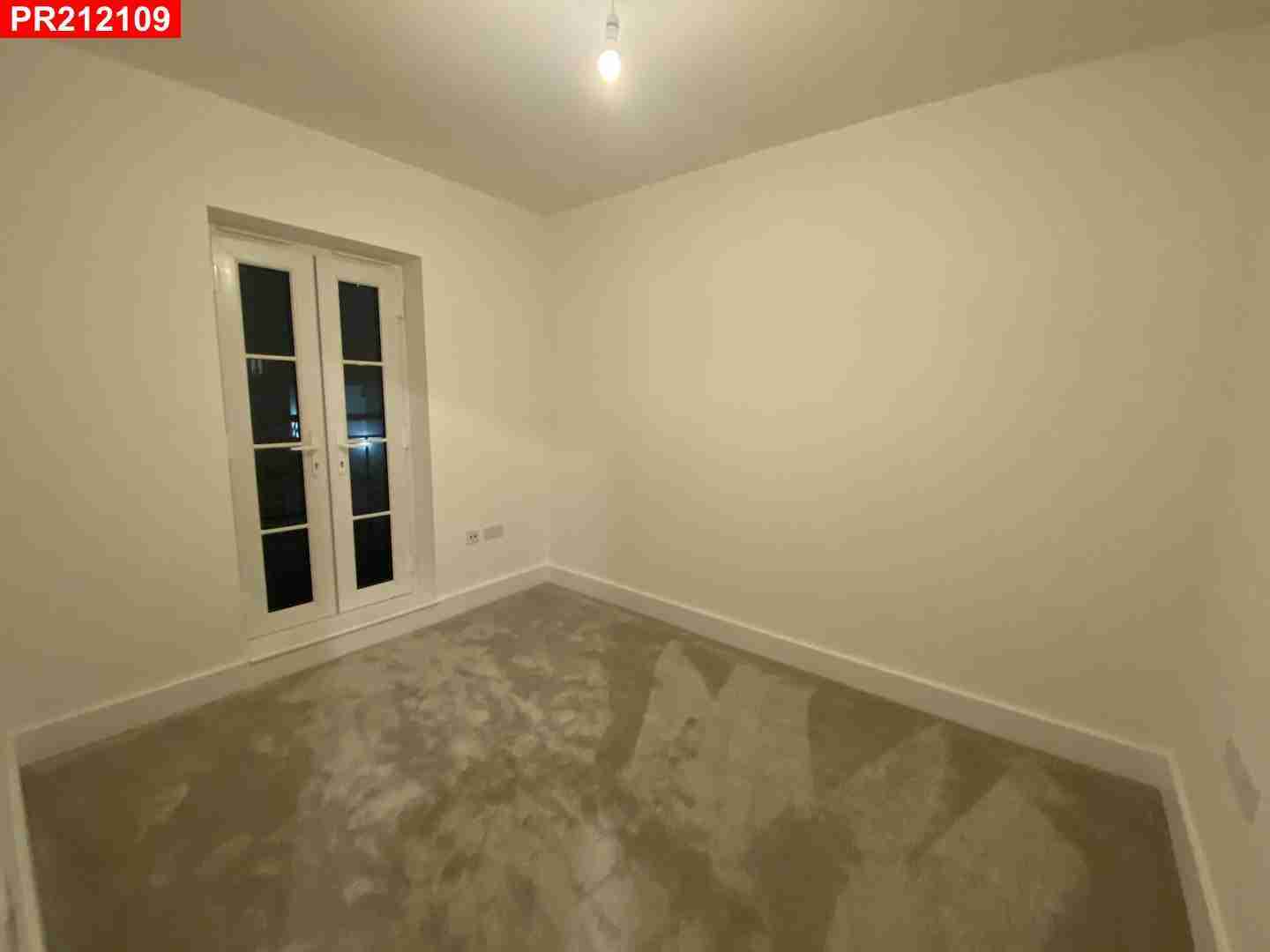 Flat Beatrice Square in Reigate and Banstead