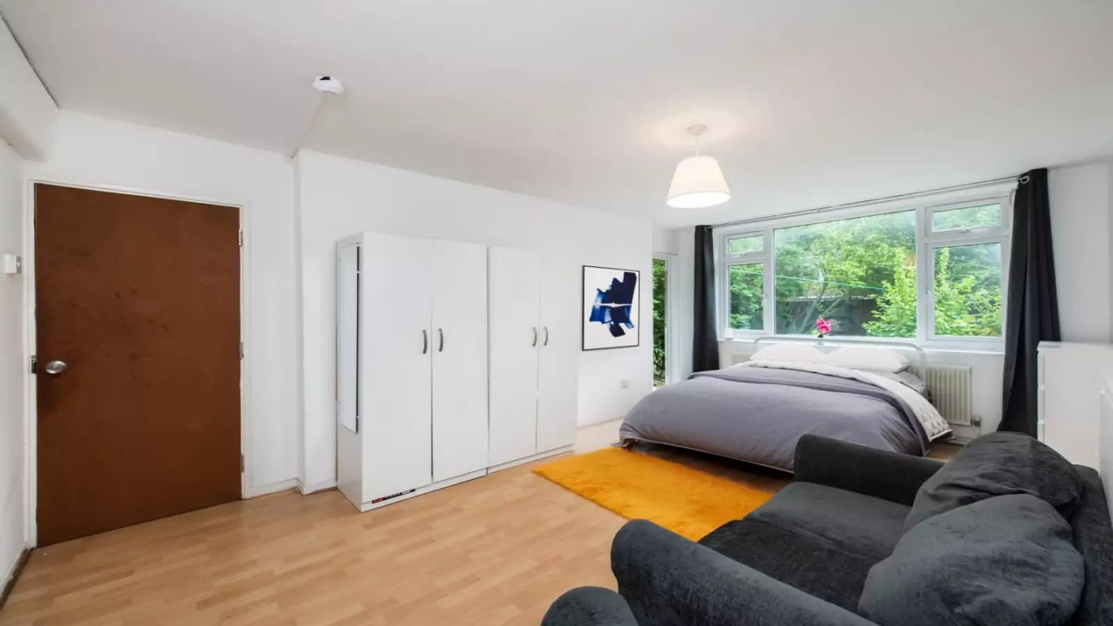 Flat Stewarts Road in Greater London