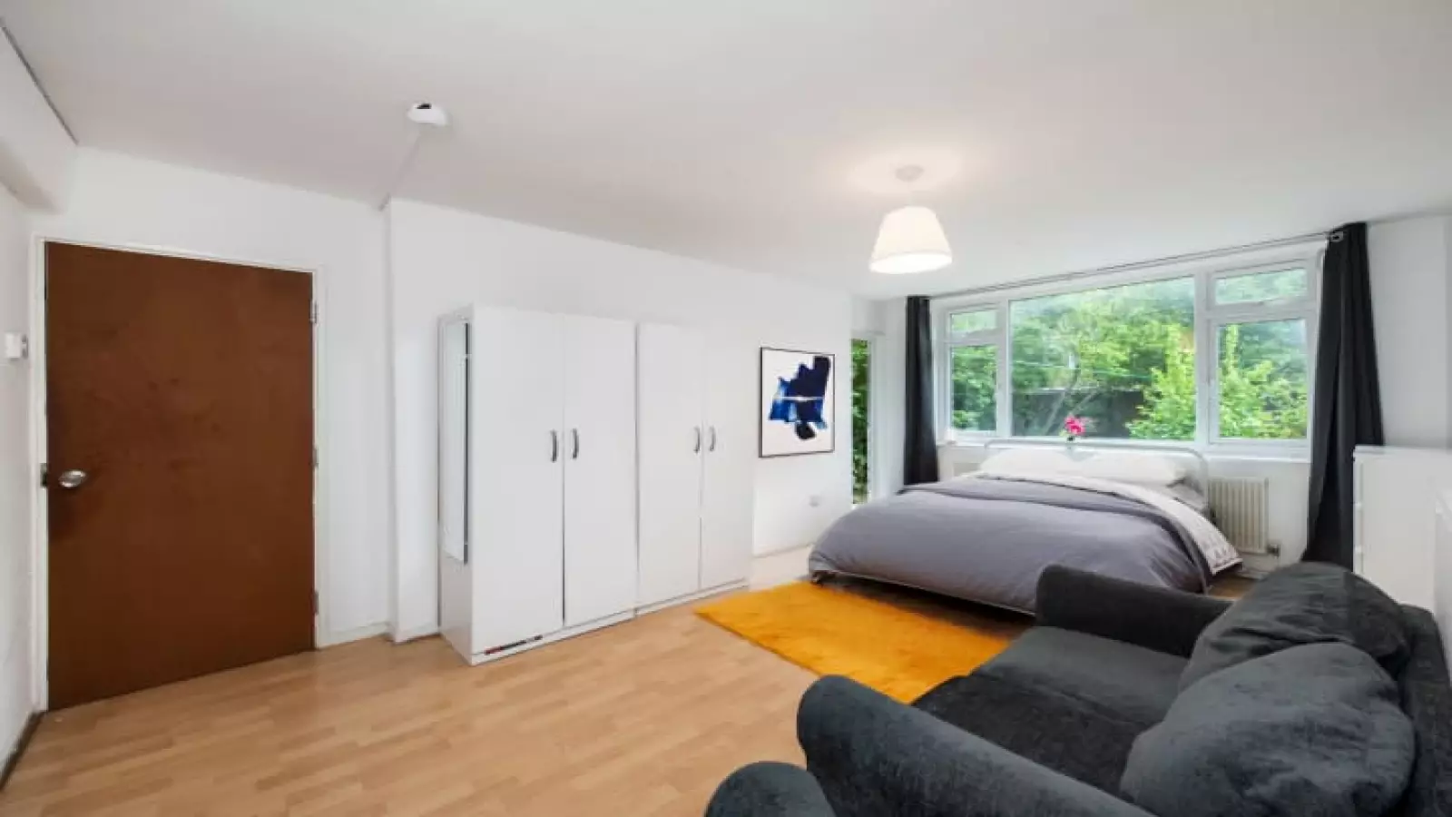 Flat Stewarts Road in Greater London