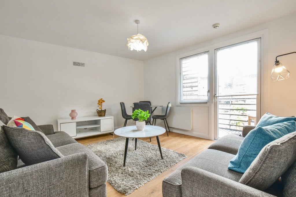 Flat North Grove Crescent in Leeds