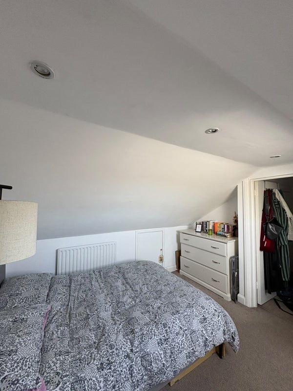 Room Connaught Road in Greater London