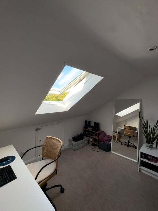 Room Connaught Road in Greater London